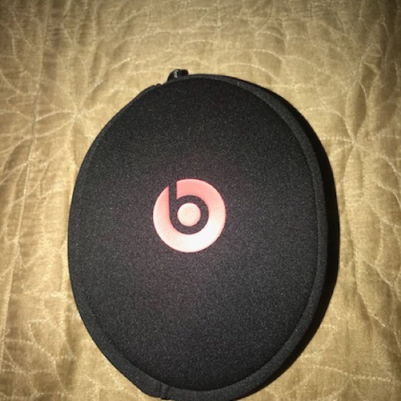 Beats Solo2 Wired White Headphones - Picture 4 of 6